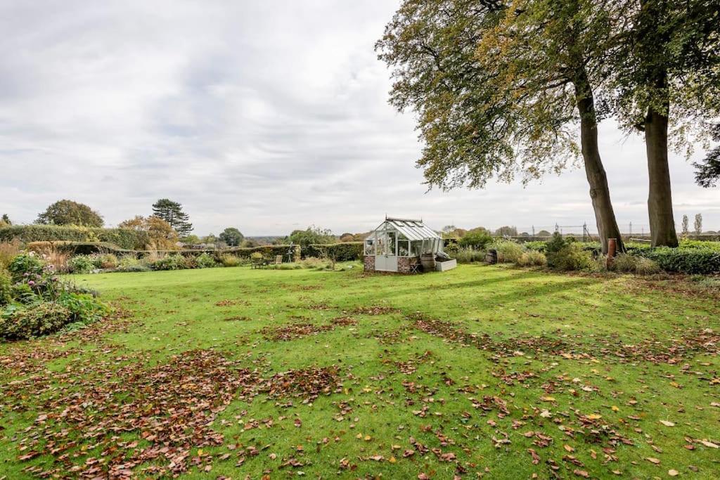 טרינג Highfield Lodge מראה חיצוני תמונה